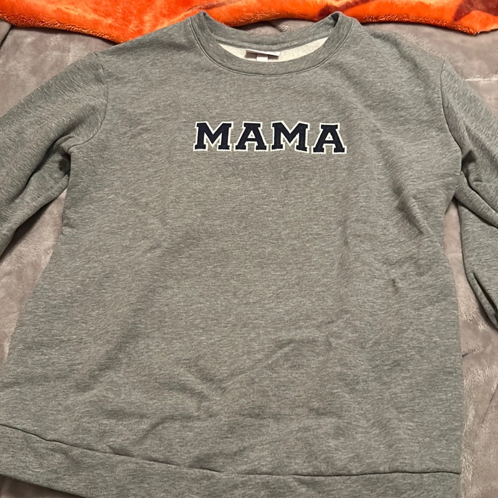 MAMA PATCHED CREWNECK
